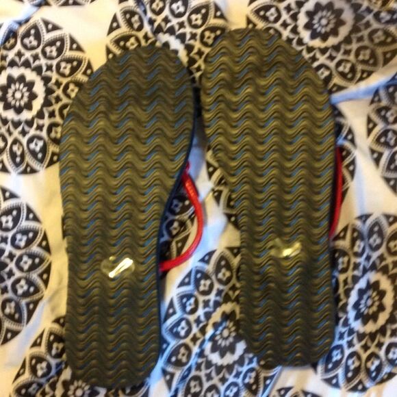 #332 Vera Bradley Cherry Sandals.Sze. 10 - Picture 2 of 2